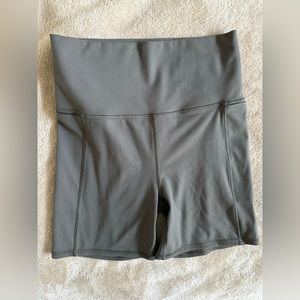 Vuori Studio Pocket Short